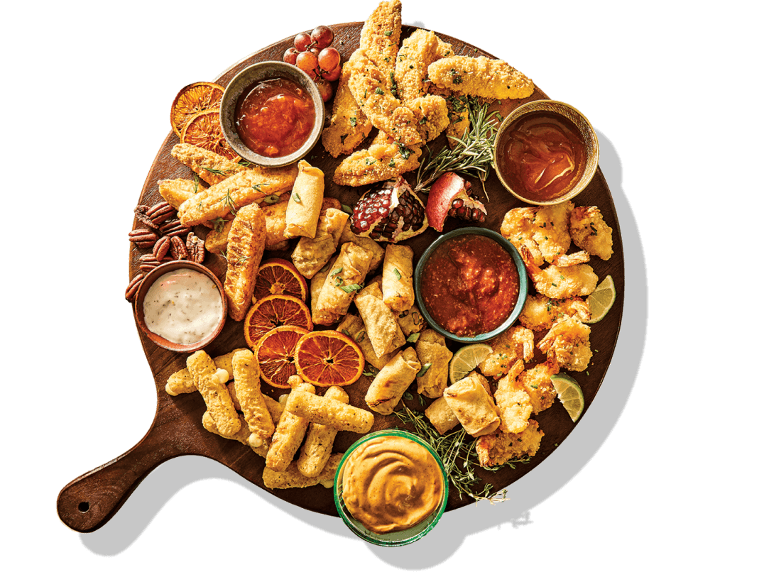 Collection d'aliments et de sauces M&M sur un plateau.